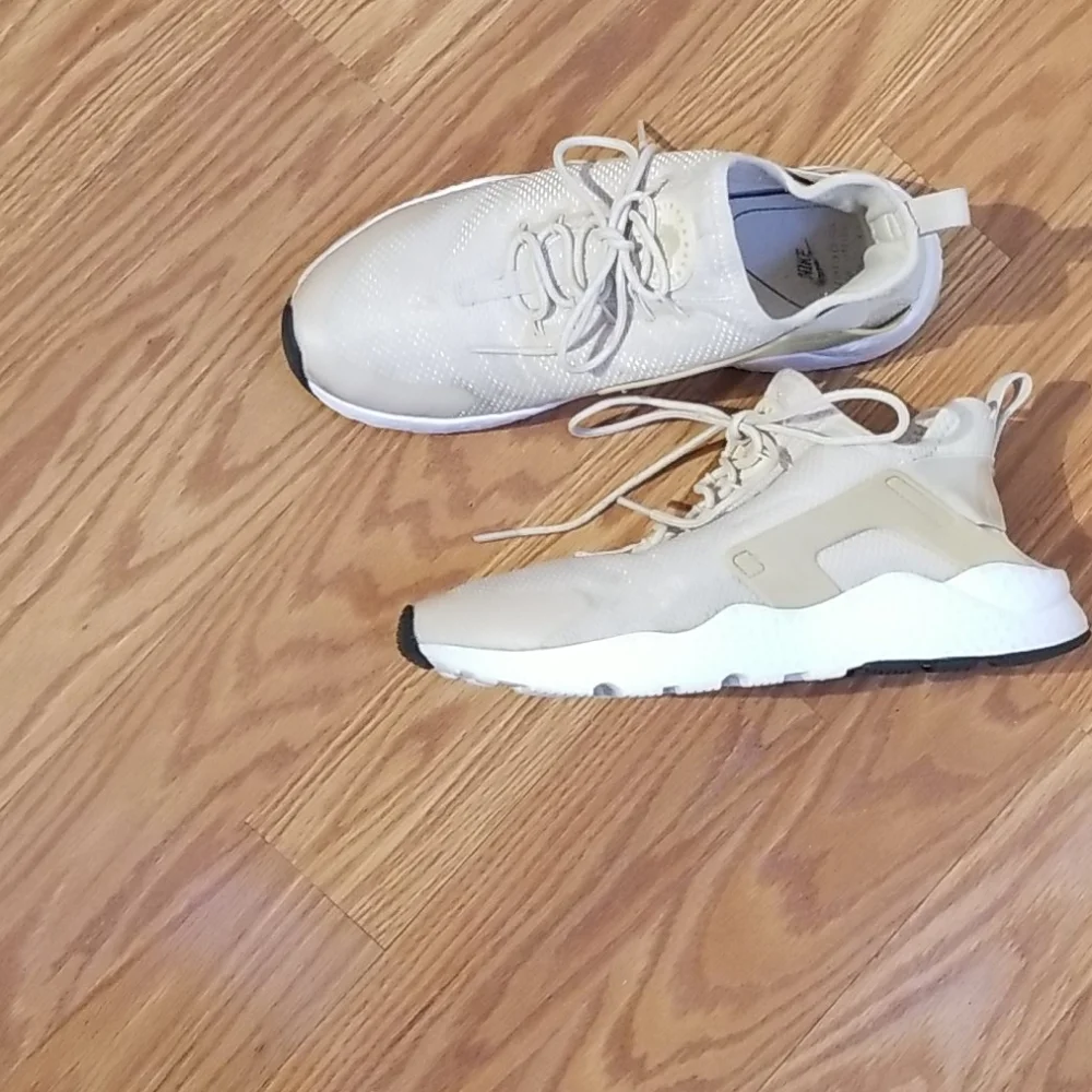 Nike air‎ huarac 9.5